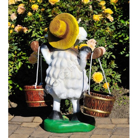 Восковая фигурка «Овца с вёдрами»